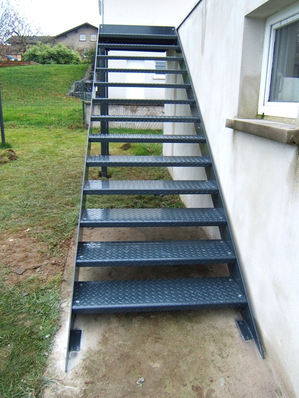 escalier métallique dehors menuiserie